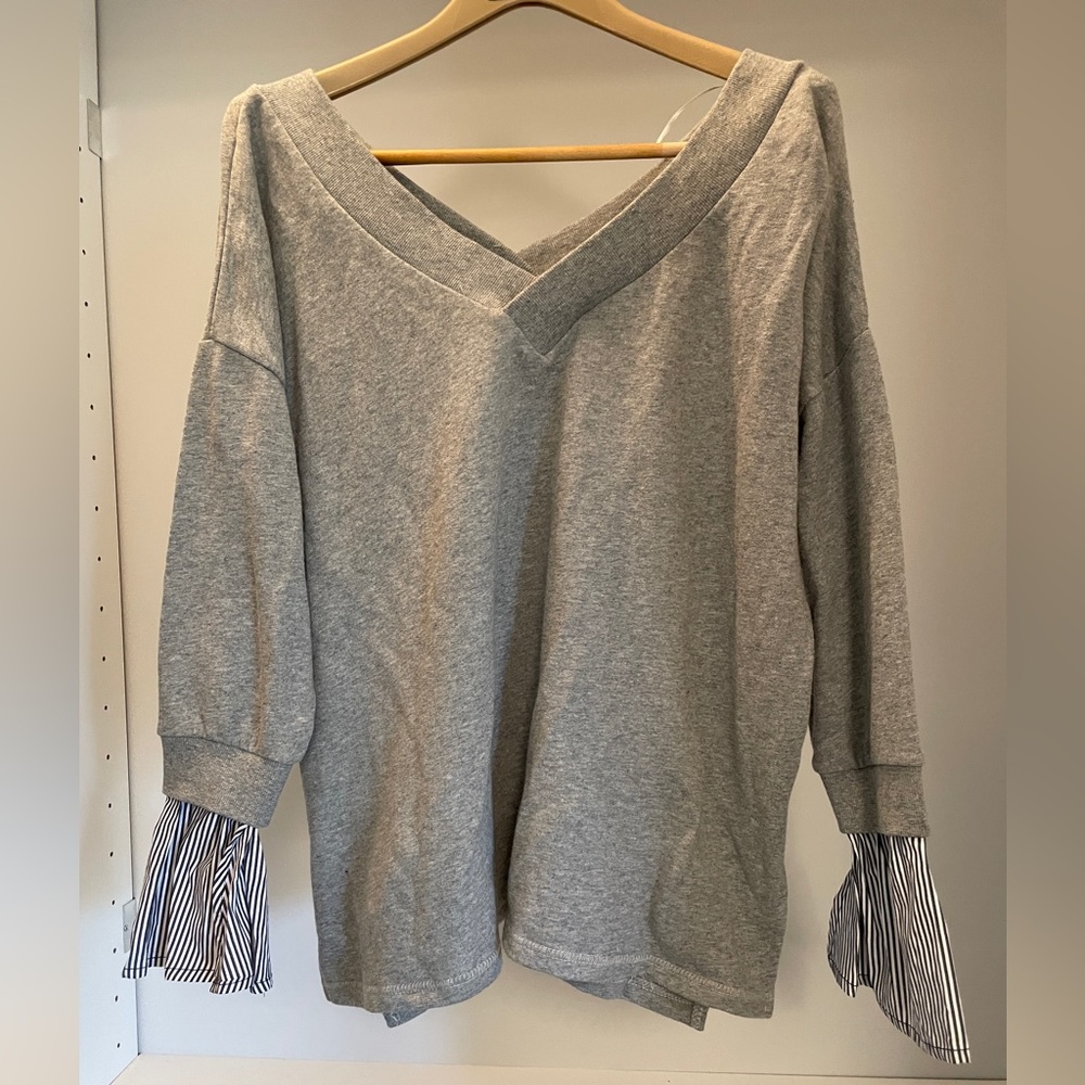 Adorable RDI V -Neck Gray Sweatshirt with striped charcoal & white cuffs!! Sz L